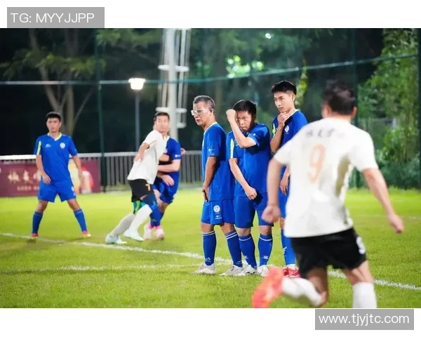 承天顺化U21与岘港U21激战正酣青年足球赛场上的青春对决