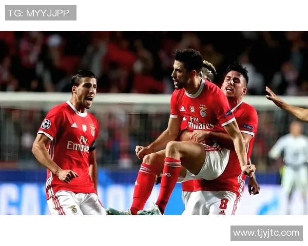 塞尔记者：阿韦洛亚是老佛爷的宠儿，他曾巴结穆帅扔掉队友