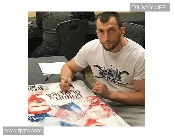 穆斯里穆明日出战!UFC搏斗之夜赛前称重 穆斯里穆明日出战!UFC搏斗之夜赛前称重